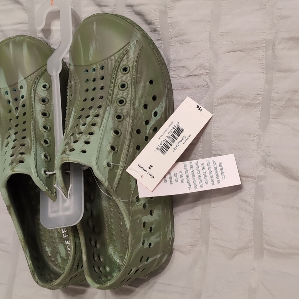 BNWT Native Style Sandal Summer Shoe Size 2 Youth - Picture 3 of 7